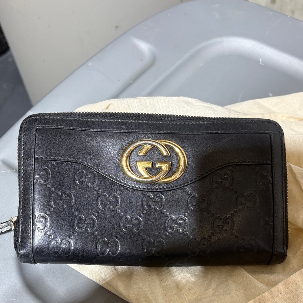 Gucci Black Leather Wallet with Gold Emblem